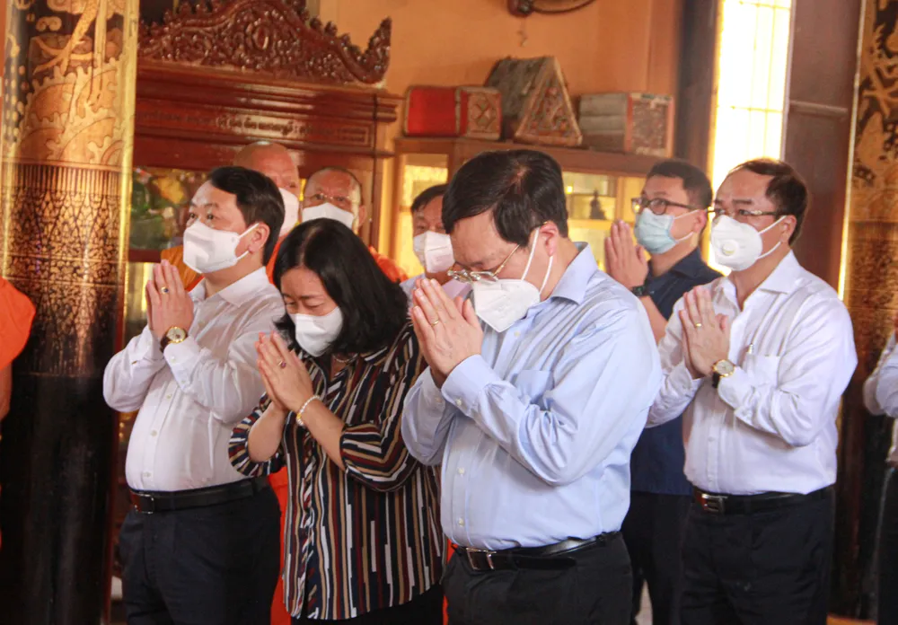 Phó Thủ tướng Thường trực Phạm Bình Minh chúc Tết Chôl Chnăm Thmây tại Sóc Trăng ảnh 1