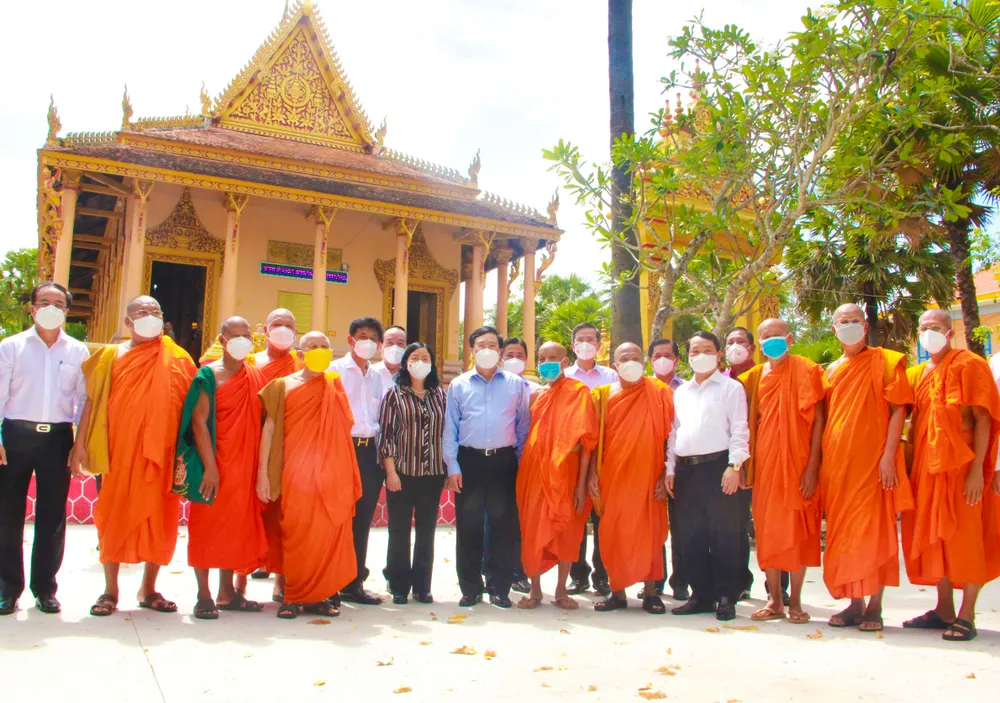 Phó Thủ tướng Thường trực Phạm Bình Minh chúc Tết Chôl Chnăm Thmây tại Sóc Trăng ảnh 5