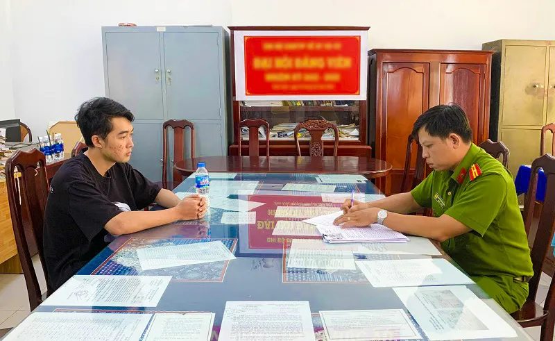 Đối tượng lừa đảo hàng trăm sinh viên “vay mua hàng trả góp” ra đầu thú ảnh 2