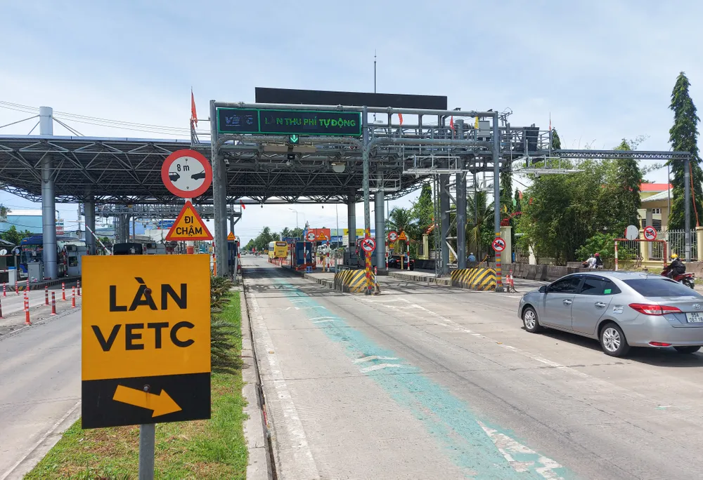 Chủ phương tiện ùn ùn đi đăng ký thu phí không dừng ảnh 4