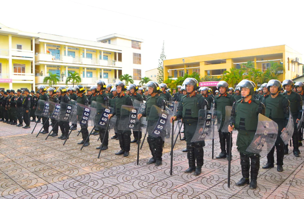 Sóc Trăng ra mắt Tiểu đoàn Cảnh sát cơ động dự bị chiến đấu ảnh 2