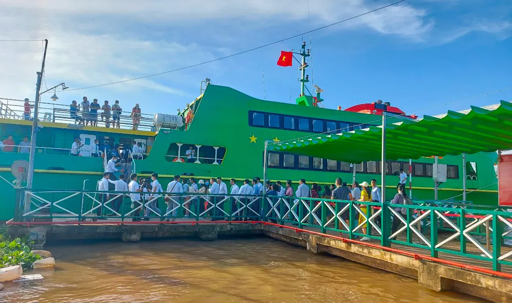 Một số nơi ở ĐBSCL gián đoạn nguồn cung xăng, dầu ảnh 1