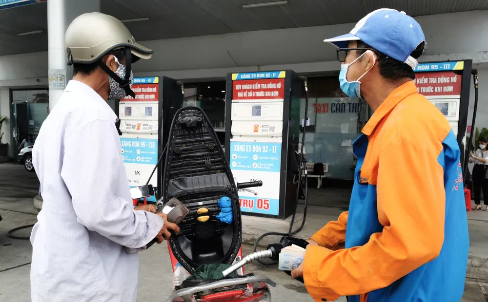 Cần Thơ: Xử lý nghiêm thương nhân để xảy ra tình trạng thiếu hụt xăng, dầu ảnh 2