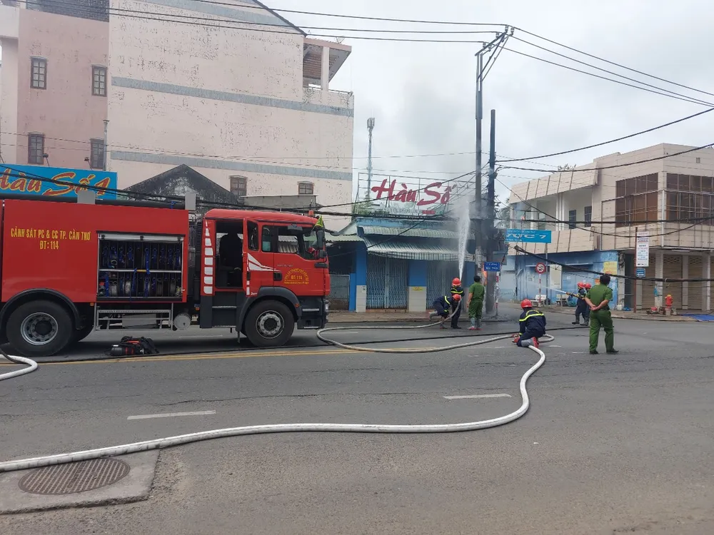 Cần Thơ: Cháy nổ ngay trụ điện ảnh 5