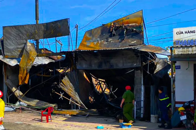 Hiện trường vụ hoả hoạn tại cửa hàng kinh doanh khiến 2 trẻ nhỏ tử vong Hiện trường vụ hoả hoạn tại cửa hàng kinh doanh khiến 2 trẻ nhỏ tử vong
