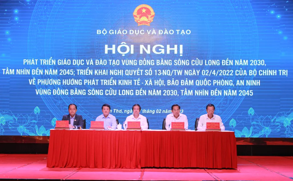 Các đại biểu tham gia chủ trì hội nghị Các đại biểu tham gia chủ trì hội nghị