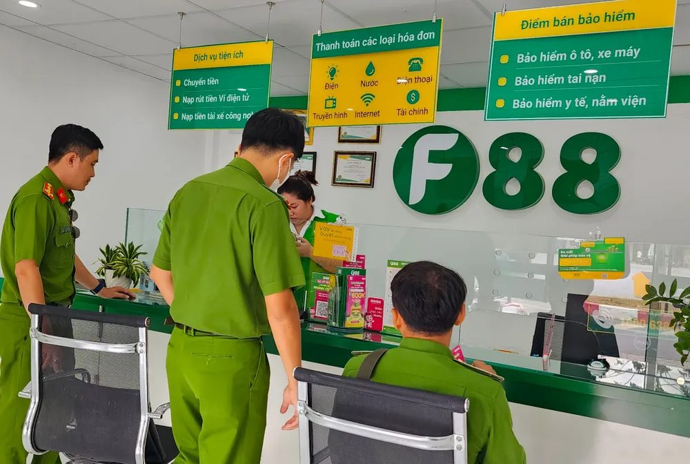 Công an TP Cần Thơ kiểm tra các điểm giao dịch, chi nhánh của Công ty F88