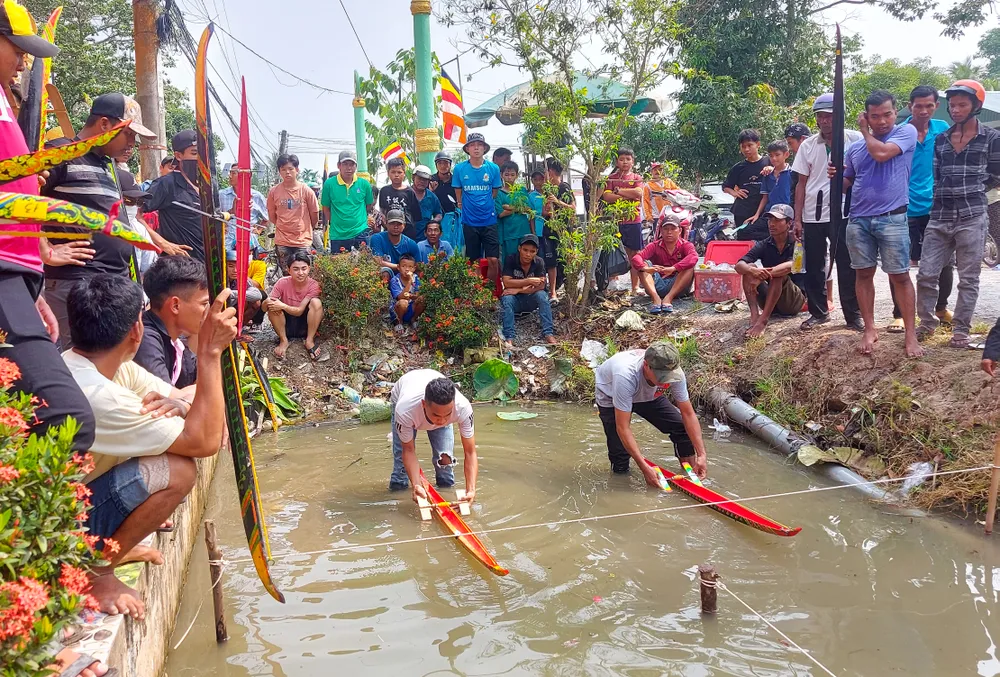 Giải đua ghe ngo mini chào mừng tết Chol Thnăm Thmây 2023, tại xã Tân Hưng, huyện Long Phú, tỉnh Sóc Trăng