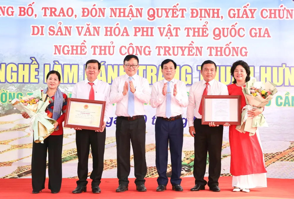 Nghề làm bánh tráng Thuận Hưng được công nhận Di sản văn hoá phi vật thể quốc gia