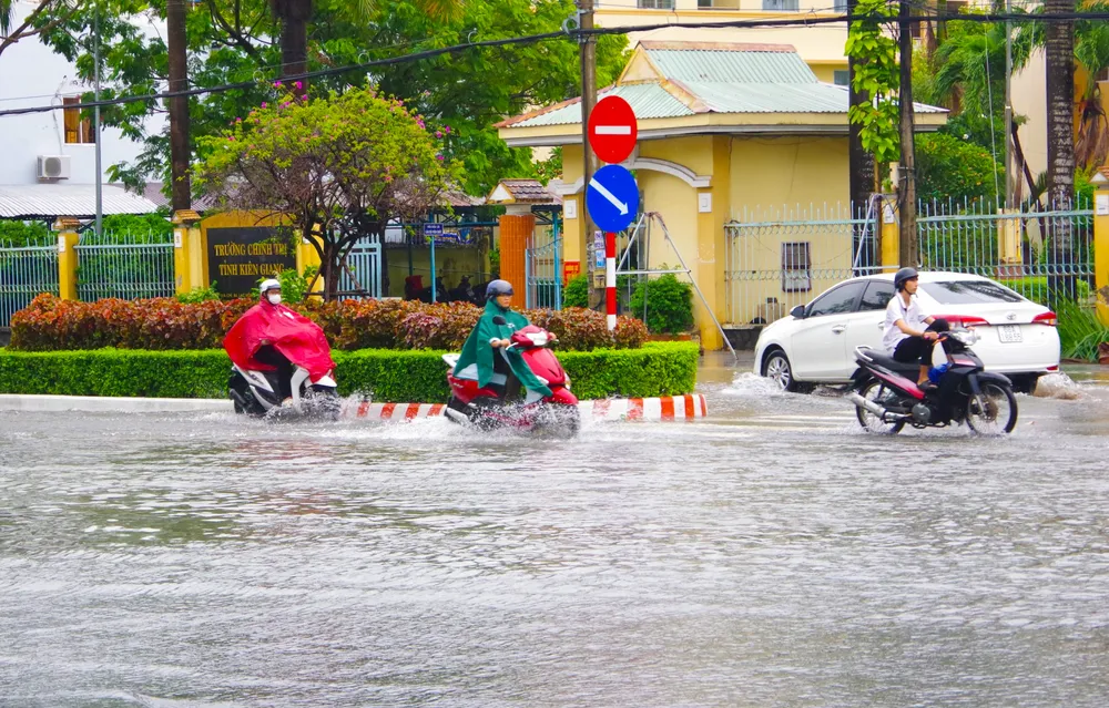 Mưa lớn khiến nhiều tuyến đường tại TP Rạch Giá (tỉnh Kiên Giang) ngập nước Mưa lớn khiến nhiều tuyến đường tại TP Rạch Giá (tỉnh Kiên Giang) ngập nước