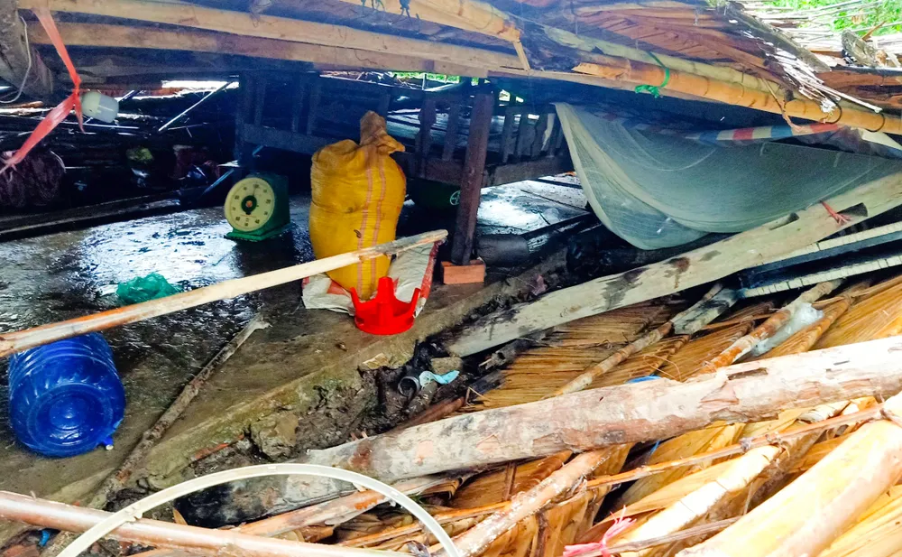 Căn nhà của người dân tại Sóc Trăng bị sập hoàn toàn Căn nhà của người dân tại Sóc Trăng bị sập hoàn toàn