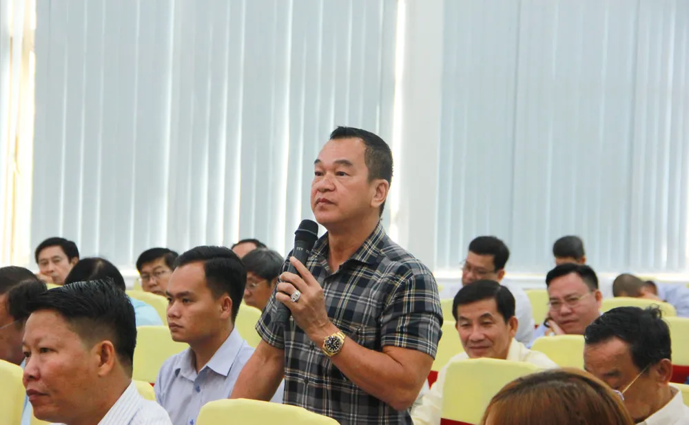 Lãnh đạo một doanh nghiệp phát biểu ý kiến, kiến nghị tại buổi đối thoại