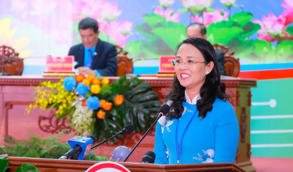 Bà Lê Thị Sương Mai, Chủ tịch LĐLĐ TP Cần Thơ, nhiệm kỳ 2023-2028 Bà Lê Thị Sương Mai, Chủ tịch LĐLĐ TP Cần Thơ, nhiệm kỳ 2023-2028