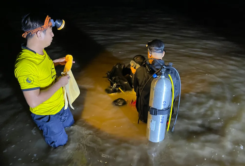 Lực lượng chức năng nỗ lực tìm kiếm bé trai 11 tuổi bị đuối nước