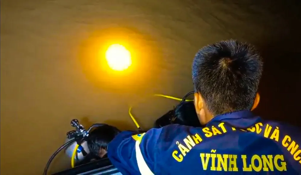Nước xoáy, chảy siết và sâu đã gây khó khăn cho công tác tìm kiếm cứu hộ