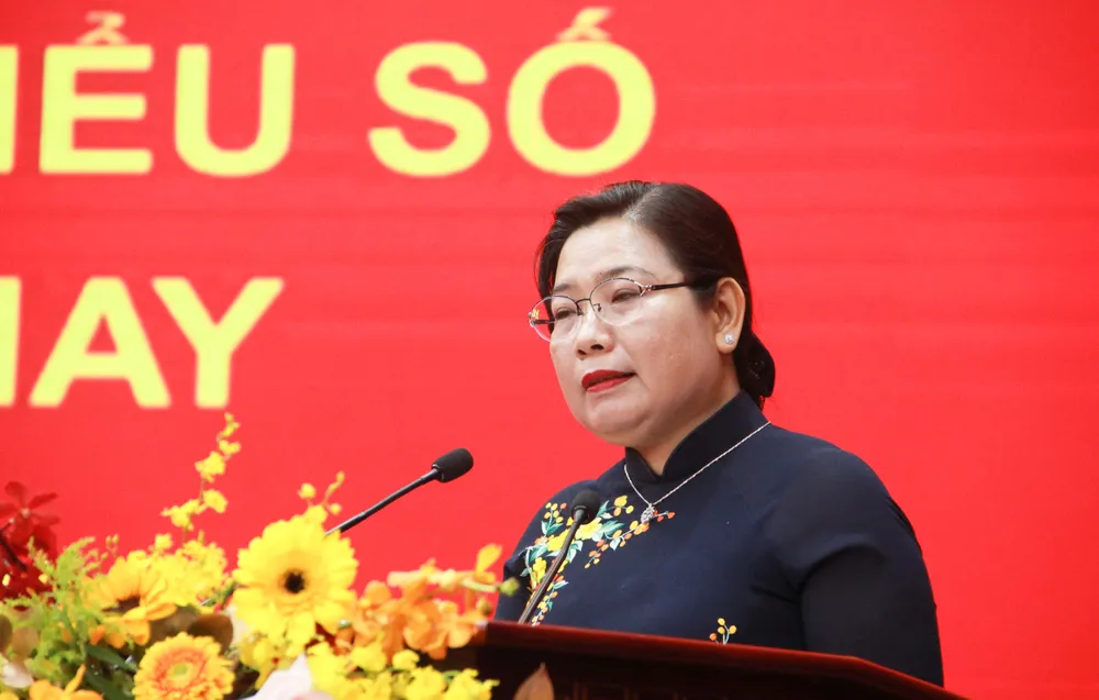 Bà Hồ Thị Cẩm Đào, Phó Bí thư Thường trực Tỉnh ủy, Chủ tịch HĐND tỉnh Sóc Trăng phát biểu tại hội thảo