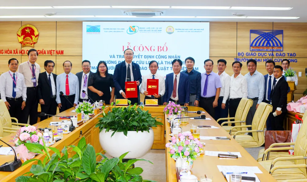 5 Trường Đại học Cửu Long tổ chức ký Biên bản ghi nhớ hợp tác với Trường Đại học Luật, Đại học Huế.jpg