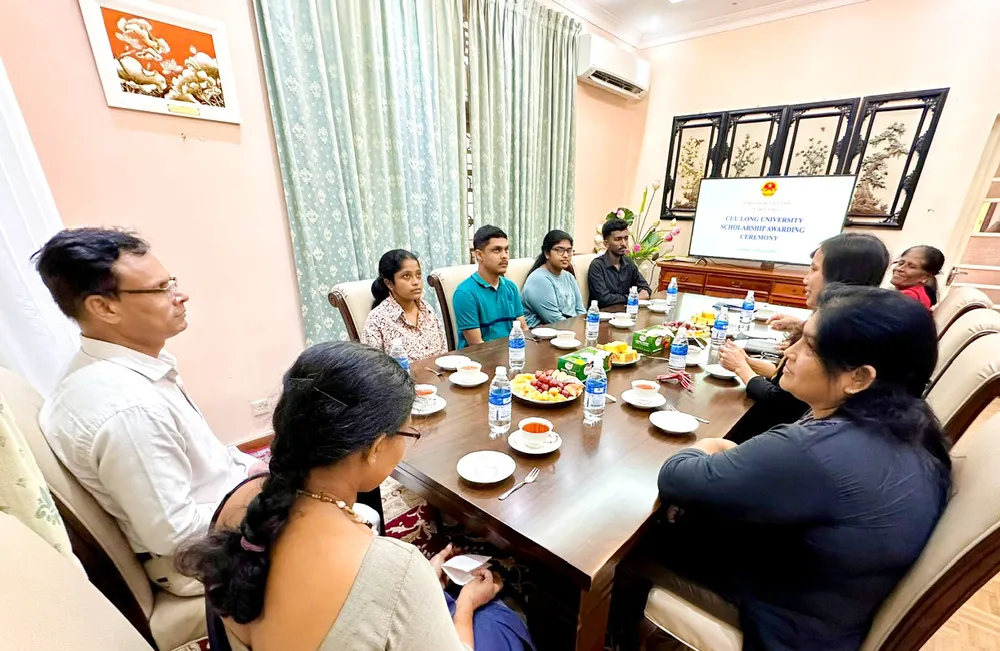 2 Đại sứ quán Việt Nam tại Sri Lanka tổ chức họp mặt, tiển lưu học sinh Srilanka sang Việt Nam học tập tại Trường Đại học Cửu Long..jpg