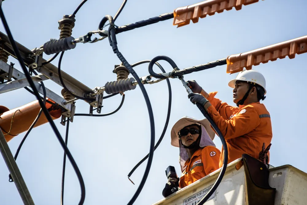 Tăng cường thi công, giảm tối đa thời gian gián đoạn cung cấp điện cho khách hàng.jpeg