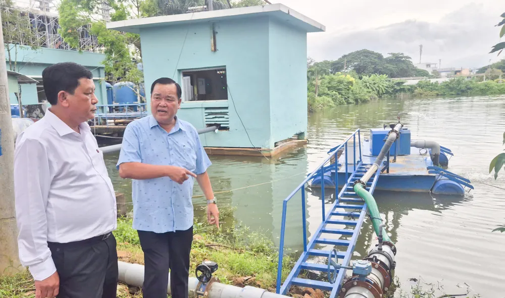 Lãnh đạo phường Sóc Trăng kiểm tra trực tiếp tại Công ty CP Cấp nước Sóc Trăng