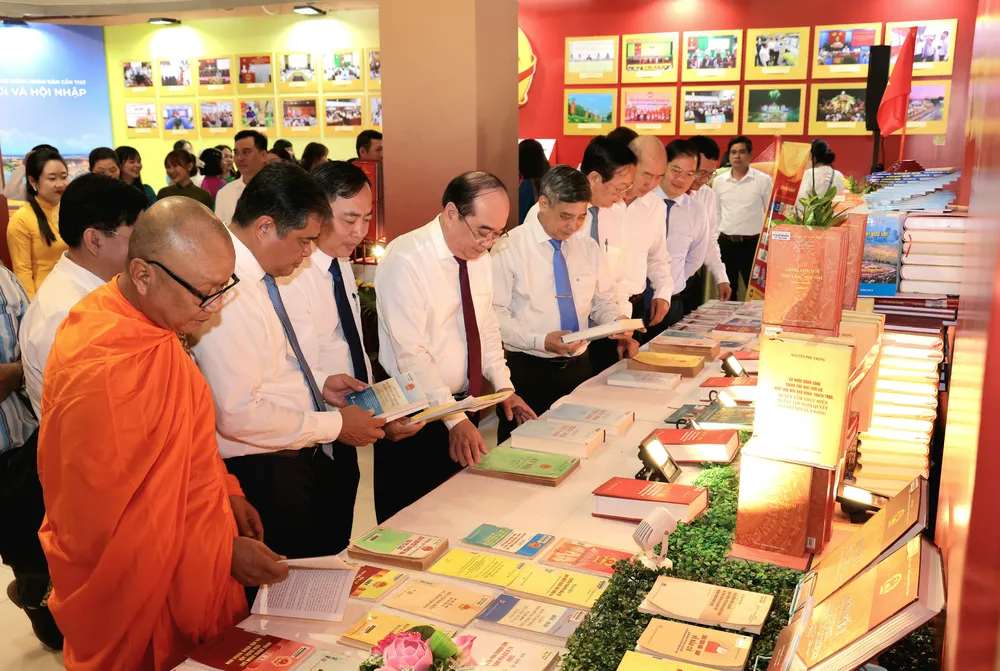 Cần Thơ: Trưng bày chuyên đề chào mừng bầu cử đại biểu Quốc hội và HĐND các cấp 