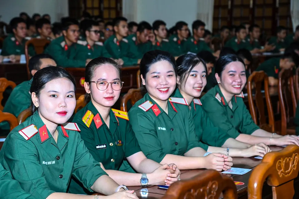 Các cử tri thuộc lực lượng quân sự TP Cần Thơ đi bầu cử sớm