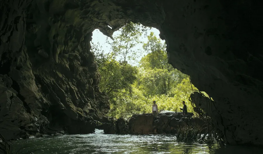 Victor Vũ chinh phục “vương quốc hang động” Quảng Bình ảnh 1