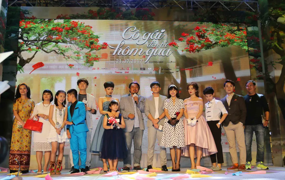 Sao Việt háo hức ngỡ lạc về trường xưa ảnh 1