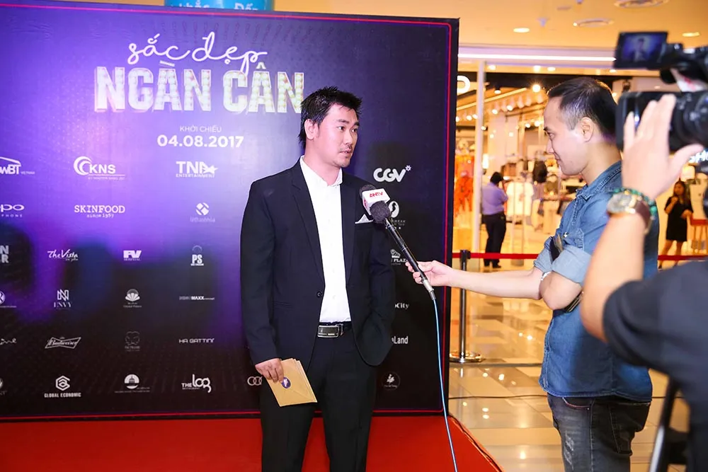 Đạo diễn phim "Kong" thân thiết bên Trương Ngọc Ánh ảnh 10