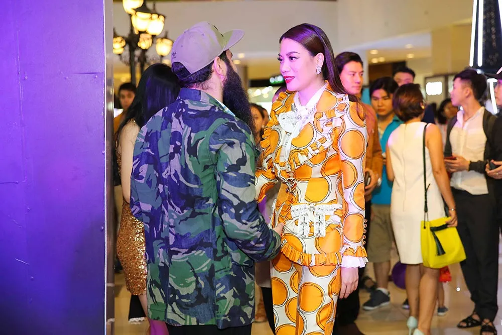 Đạo diễn phim "Kong" thân thiết bên Trương Ngọc Ánh ảnh 2