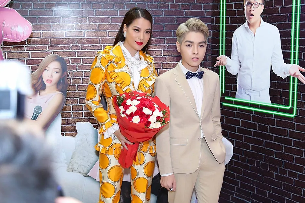 Đạo diễn phim "Kong" thân thiết bên Trương Ngọc Ánh ảnh 4