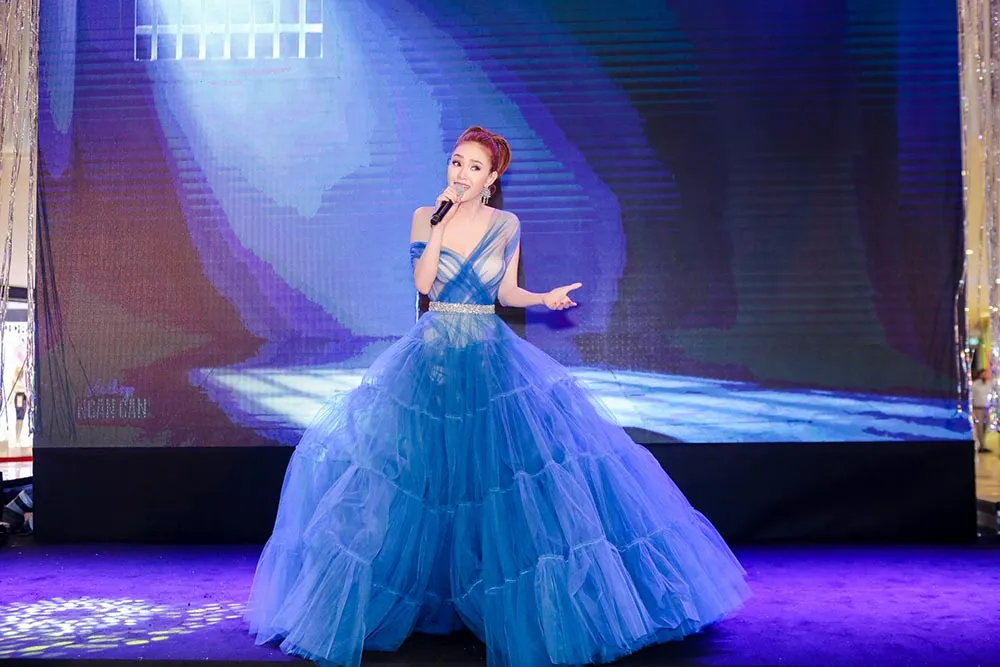 Đạo diễn phim "Kong" thân thiết bên Trương Ngọc Ánh ảnh 6