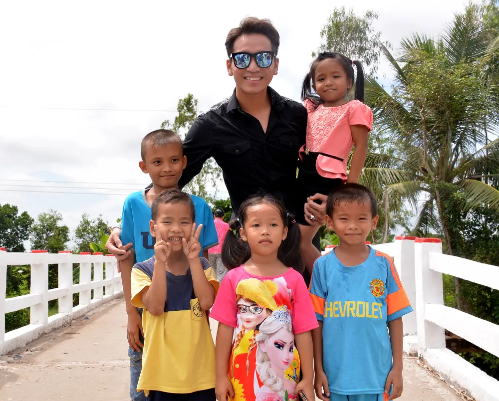 Bạch Công Khanh xây cầu nửa tỷ cho người dân ảnh 2