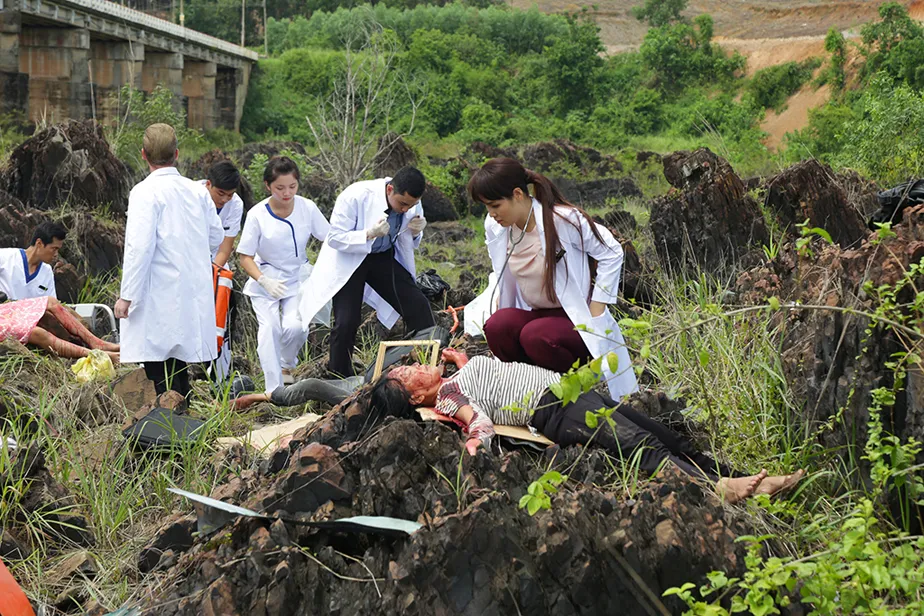 Mai Thu Huyền vượt sợ hãi quay phim trong phòng mổ ảnh 1