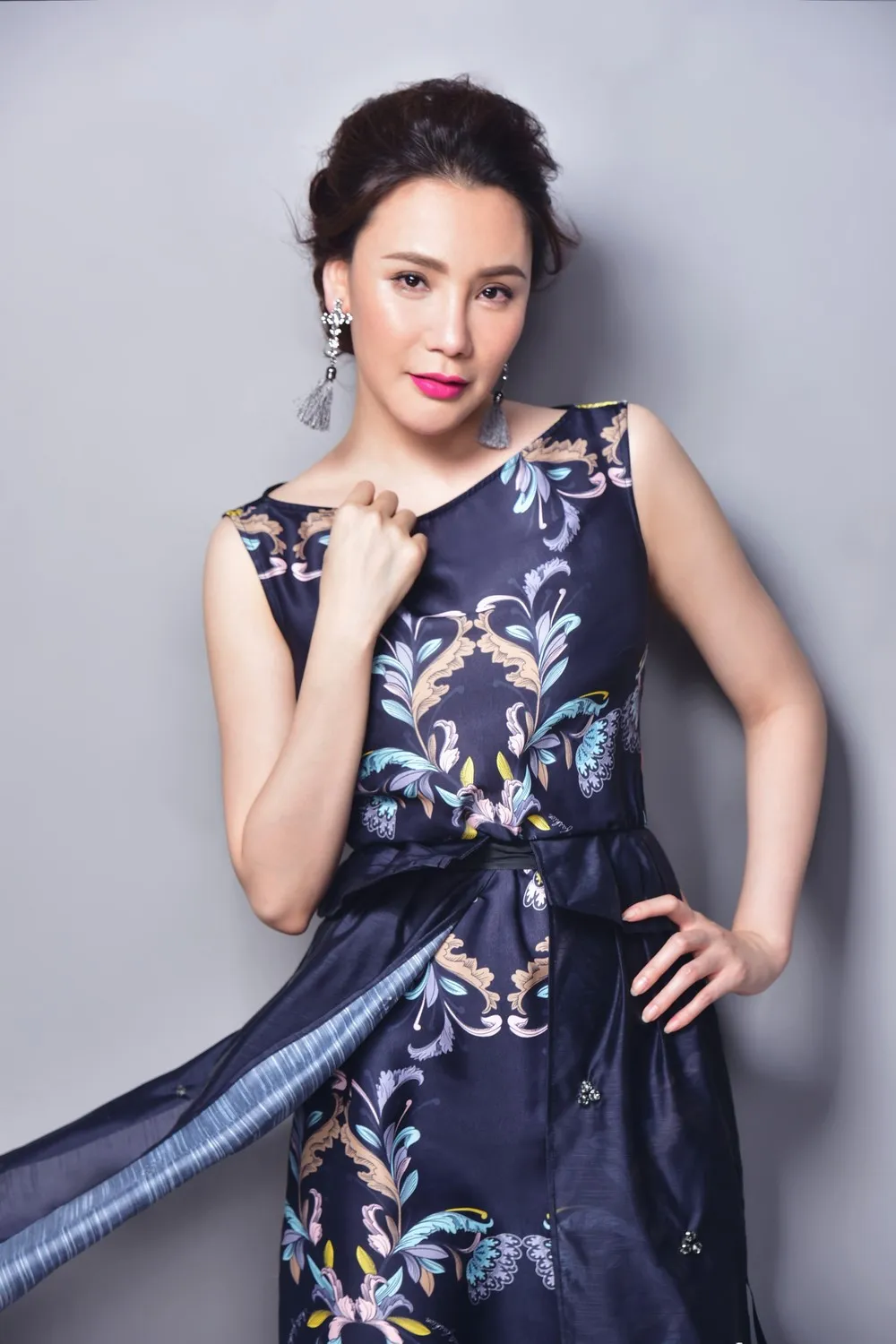 Ca sĩ Hồ Quỳnh Hương dẫn chuyện tại "Thay lời muốn nói" ảnh 1