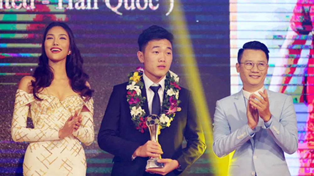 Ca sĩ Hoàng Bách đánh giá gì về ứng viên đua tranh ngôi vị Quả bóng Vàng 2017? ảnh 2