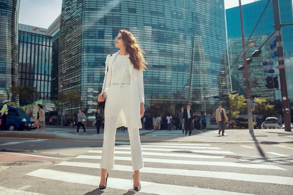 Phạm Hương với street style thanh lịch trên đường phố Seoul ảnh 3
