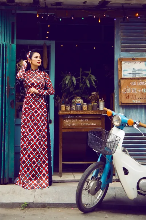 “Người đẹp Tây Đô” khoe nhan sắc không tuổi với áo dài ảnh 4