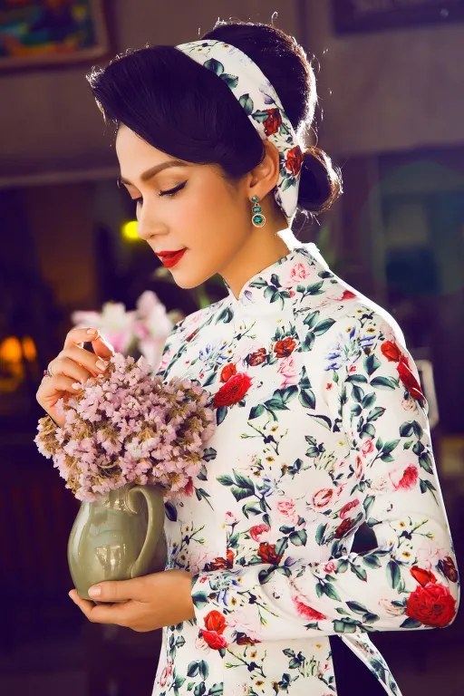 Sao Việt khoe sắc với áo dài “Cô Bông Sài Gòn” ảnh 1