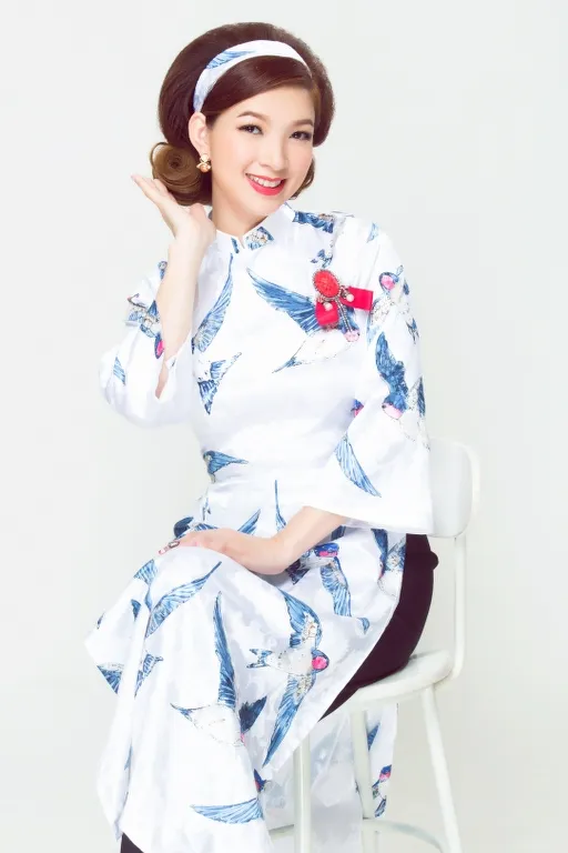 Sao Việt khoe sắc với áo dài “Cô Bông Sài Gòn” ảnh 4