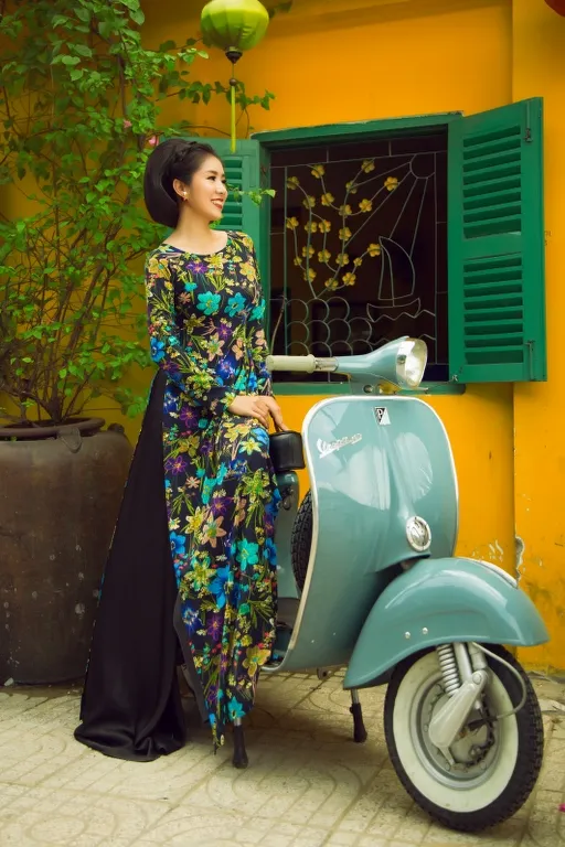 Sao Việt khoe sắc với áo dài “Cô Bông Sài Gòn” ảnh 6