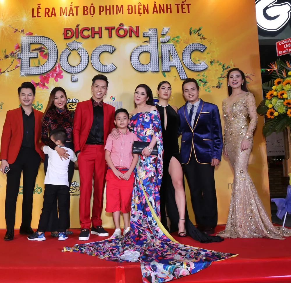 Hoài Linh trần tình về trang phục tại buổi ra mắt phim tết ảnh 3