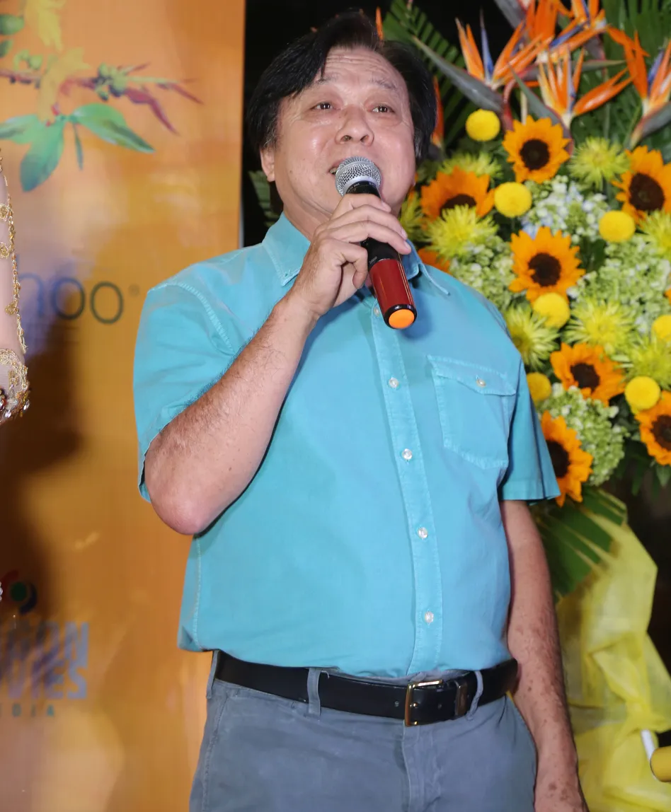 Hoài Linh trần tình về trang phục tại buổi ra mắt phim tết ảnh 5