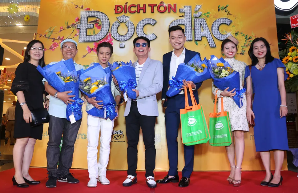 Hoài Linh trần tình về trang phục tại buổi ra mắt phim tết ảnh 7