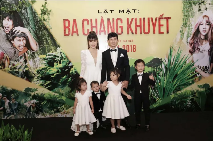 Lý Hải đưa cả 4 con lên thảm đỏ ảnh 3