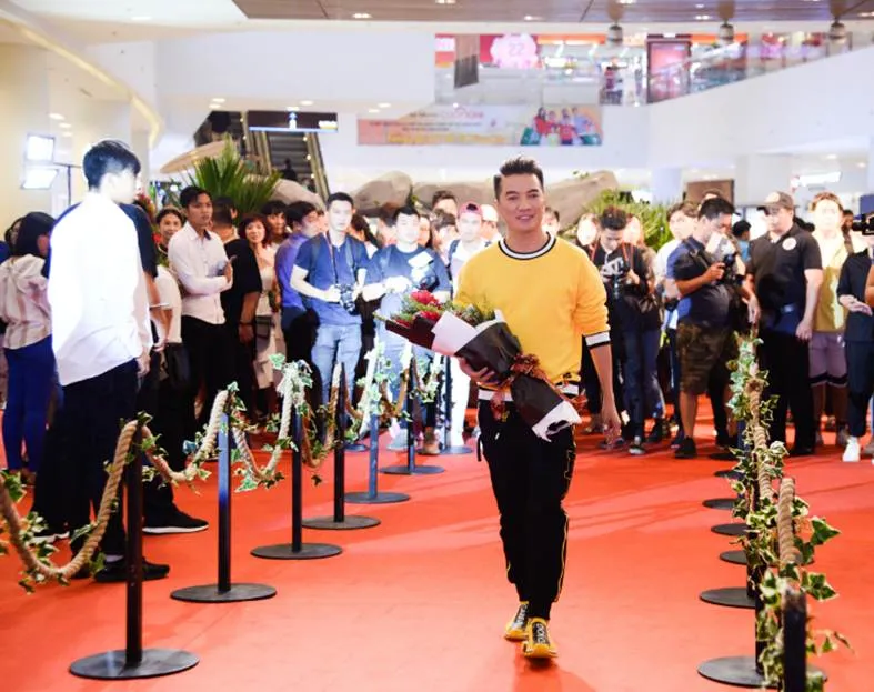 Lý Hải đưa cả 4 con lên thảm đỏ ảnh 5