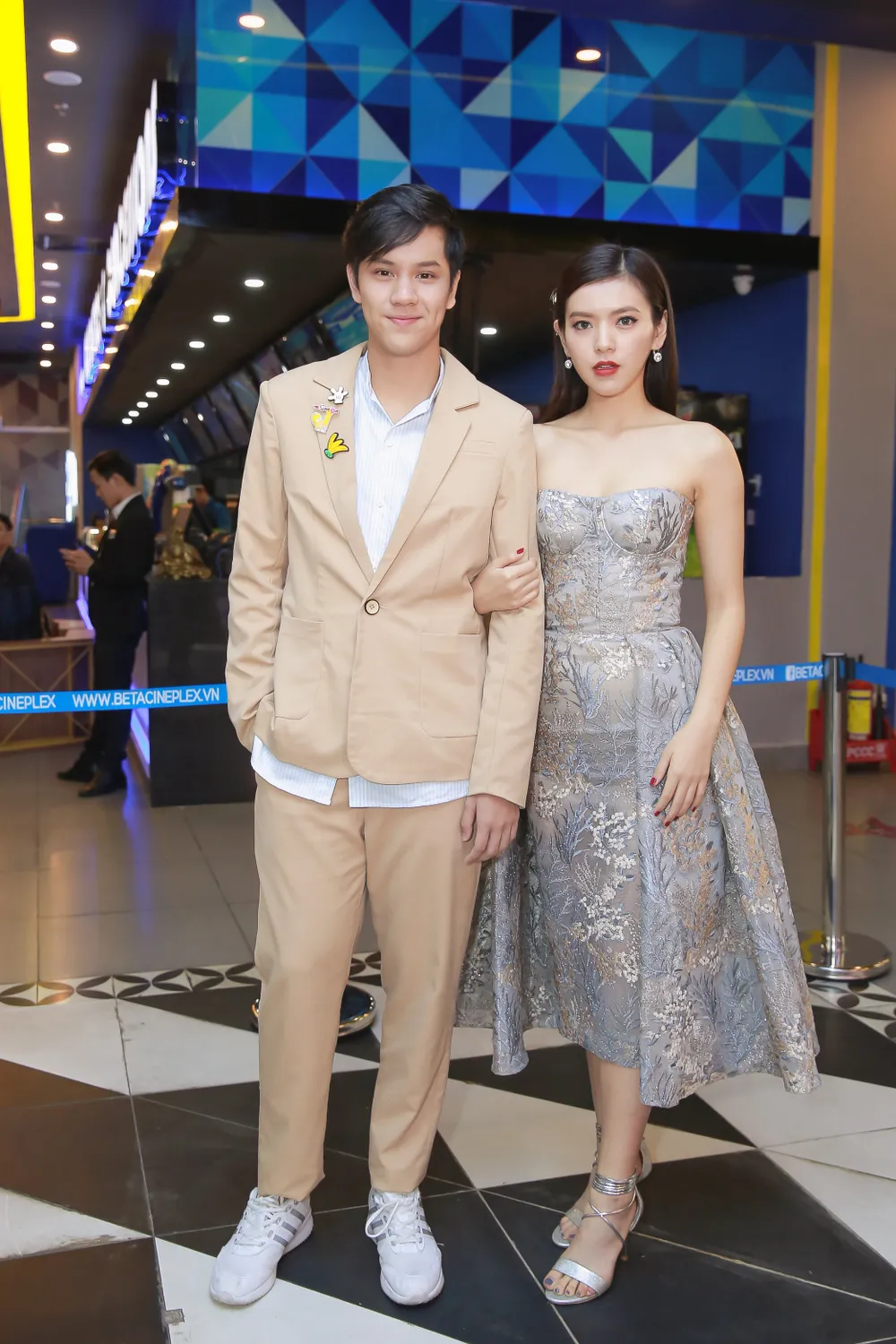 “Nguyệt thảo mai” Phía trước là bầu trời tái xuất điện ảnh ảnh 2