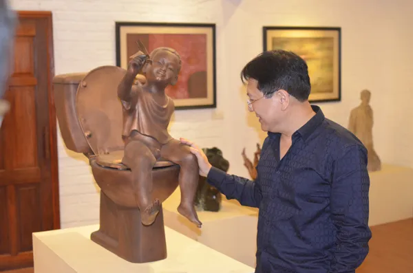 NSND Vương Duy Biên tổ chức triển lãm nghệ thuật tại Pháp ảnh 1