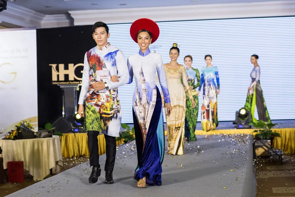 Hoa hậu Áo trình diễn trang phục dân tộc tại Việt Nam ảnh 8