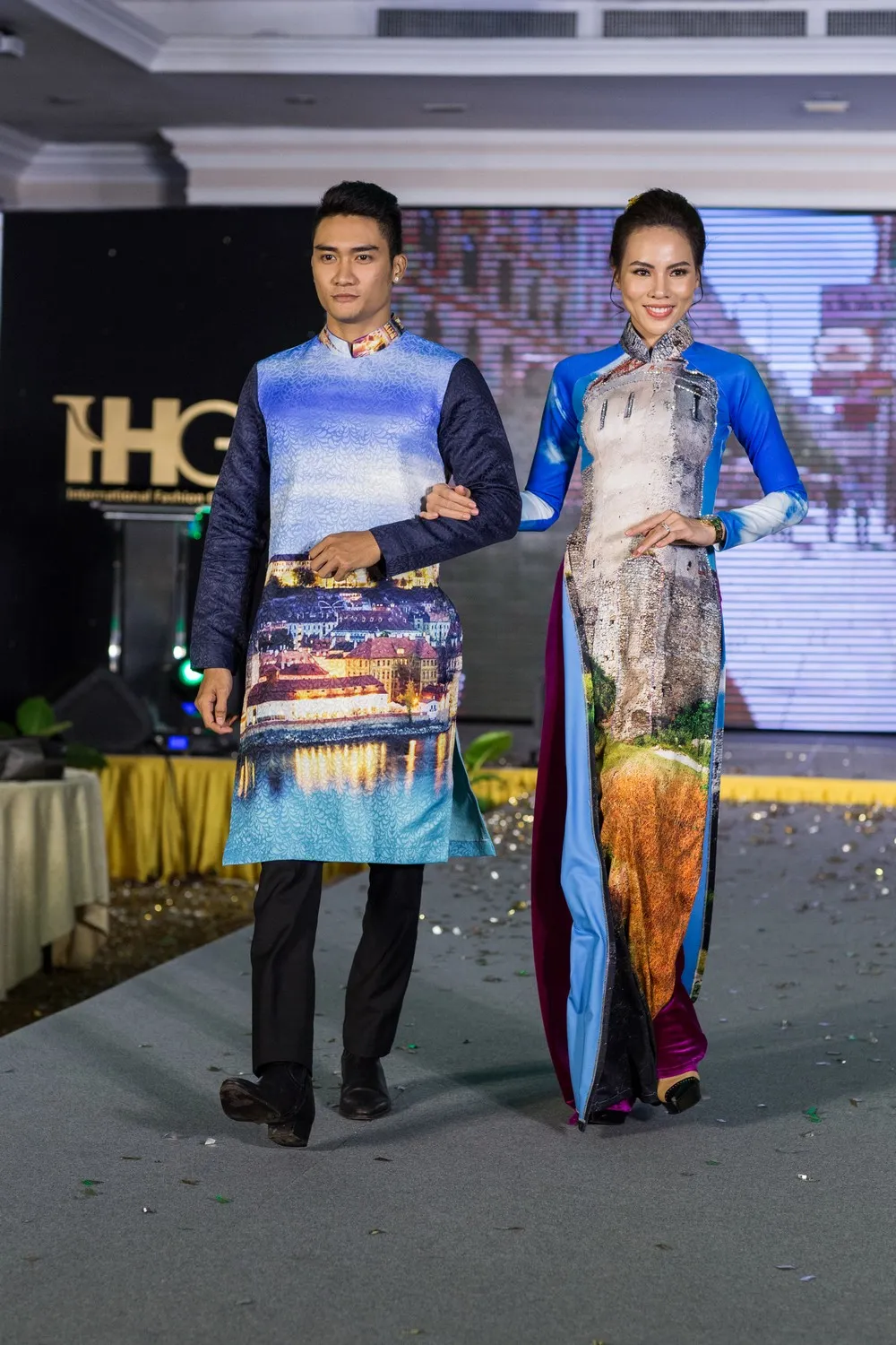 Hoa hậu Áo trình diễn trang phục dân tộc tại Việt Nam ảnh 10